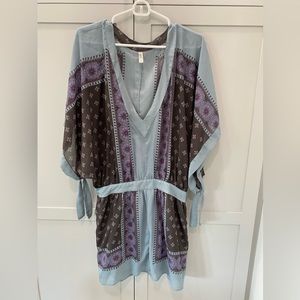 Free people top sheer top tank top connected for coverage. Zips on side
